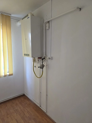 De vanzare apartament (spatiu comercial) in centrul orasului Baraolt jud Covasna - imagine 4