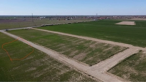 Vand teren intravilan Les