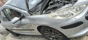 Dezmembrez Peugeot 307 - imagine 3