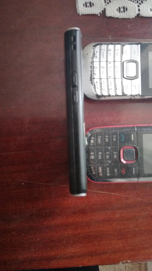 Telefon Samsung cu taste la 100 de lei  - imagine 3