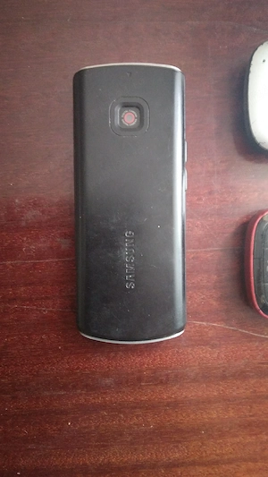 Telefon Samsung cu taste la 100 de lei  - imagine 4