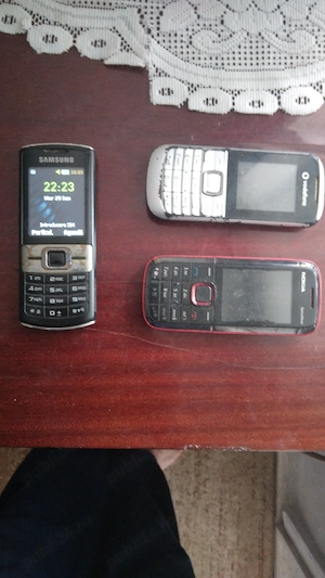 Telefon Samsung cu taste la 100 de lei  - imagine 2