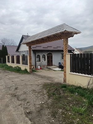Vând Casă în localitatea Ghirișu Român, 3 camere, 10 arii curte