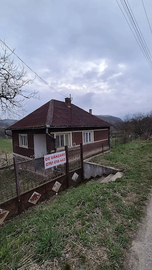 Vând proprietate situată în zonă foarte liniștită și pitorească