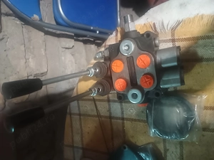 Vând distribuitor cu do manete  - imagine 2