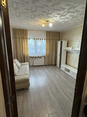 Vând garsonieră recent renovată