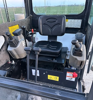 miniexcavator bobcat an2012 3300 ore - imagine 5