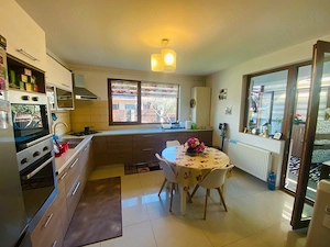 Apartament de 3 camere cu curte și terasă proprie   mobilat și utilat Popesti Leordeni - imagine 2