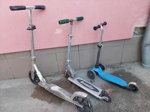 Vand trotinete pentru copii