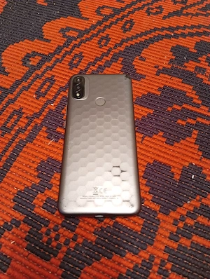Vând telefon Motorola Moto E20 
