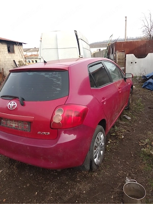 dezmembrez toyota auris