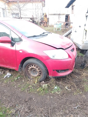 dezmembrez toyota auris - imagine 4