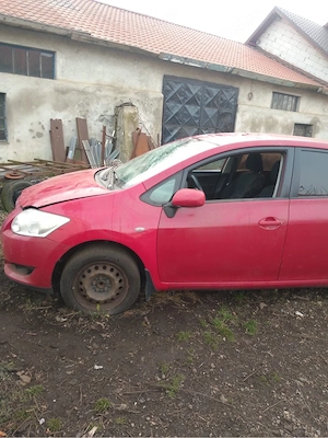 dezmembrez toyota auris - imagine 5