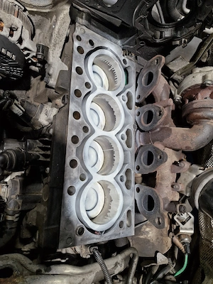   Vând Volvo Xc60  D4 2.0 Diesel  - imagine 4