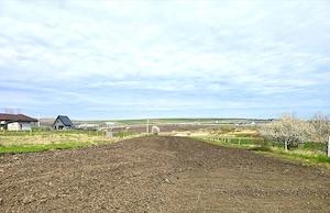 Vând teren Comsesti,comuna Tureni