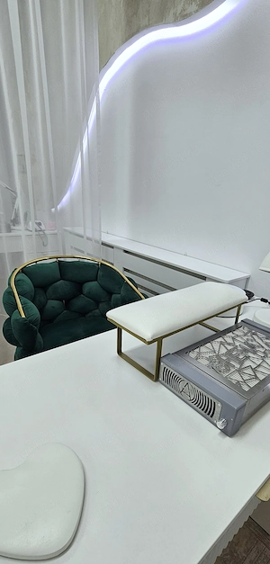 Angajam manichiurista  pedichiurista in Giroc - imagine 2