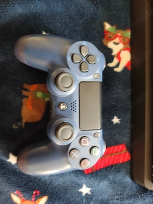 Ps 4 cu 3 jocuri si maneta .Se dau și la bucată