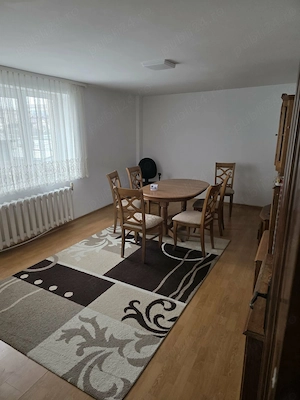 Închiriez apartament 