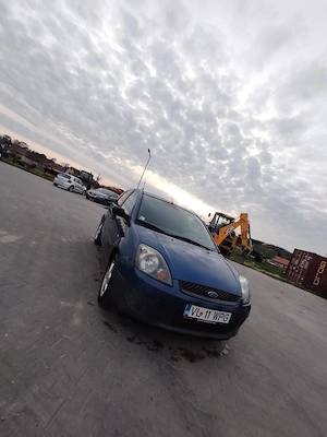 Vând Ford fiesta - imagine 5
