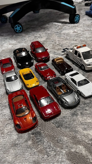 Mașini de colecție cu defecte mici