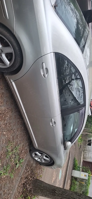 Toyota avensis 2.2 tdi - imagine 4