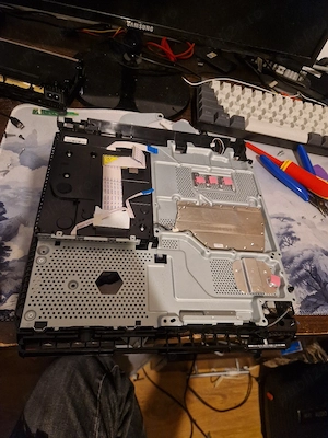 curat console ps 4 slim, ps 4 pro , ps 4 fat si calculatoare 