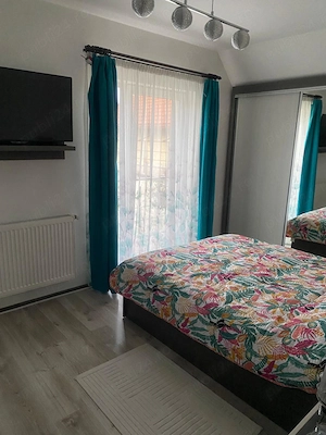 Vand casa cocheta si discreta aproape la pret de cheta - imagine 9