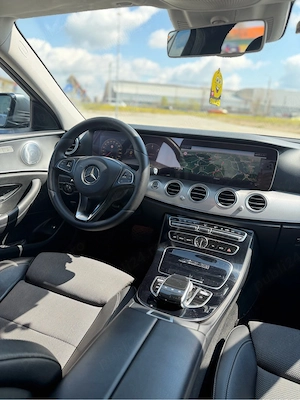 Mercedes Benz E class 2018 km 150.000 reali  - imagine 7