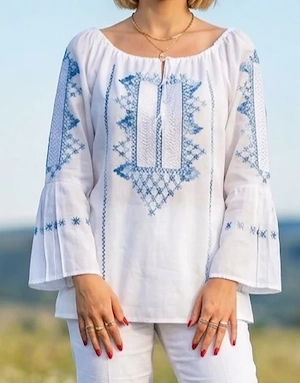 Bluză albă tip ie brodată cu albastru 