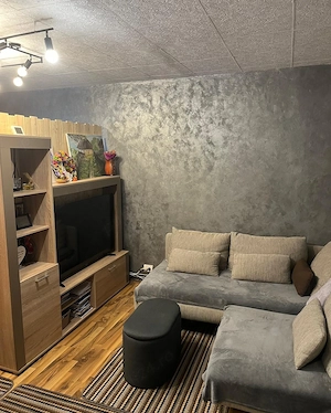 Vând apartament cu 3 camere, situat la parter  în zona  Lipovei