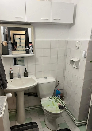 Vând apartament cu 3 camere, situat la parter  în zona  Lipovei