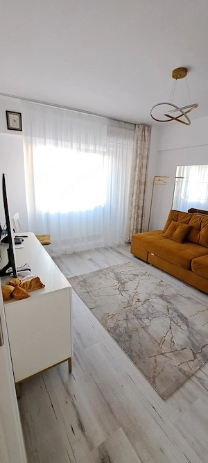 Vand Garsoniera ultracentral,  et 1, bloc deosebit, construita dupa 1987, moderna, complet utilata - imagine 2