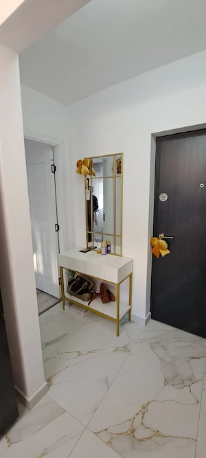 Vand Garsoniera ultracentral,  et 1, bloc deosebit, construita dupa 1987, moderna, complet utilata - imagine 3