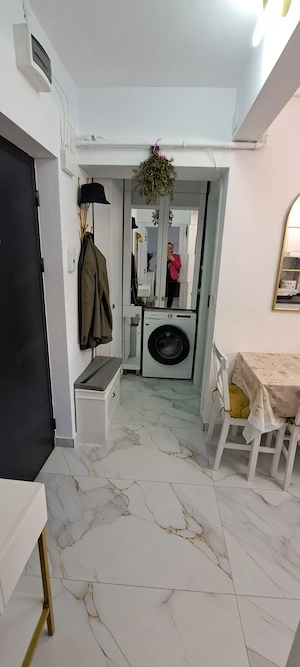 Vand Garsoniera ultracentral,  et 1, bloc deosebit, construita dupa 1987, moderna, complet utilata - imagine 7