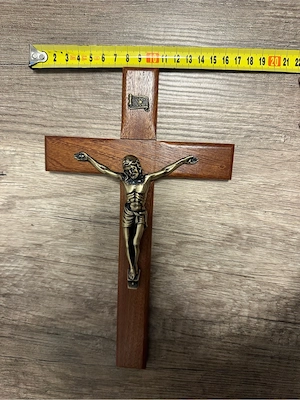 Crucifix lemn cu Iisus metalic, cruce de perete  30 cm, nou