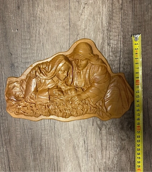 Icoană sculptată în lemn de cireș   Nașterea Domnului (Sfânta Familie) - imagine 3