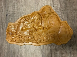 Icoană sculptată în lemn de cireș   Nașterea Domnului (Sfânta Familie)