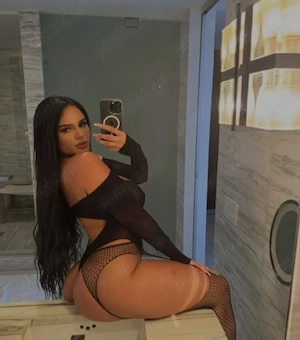 Alisa Brunetă VIP noua in oras TOP