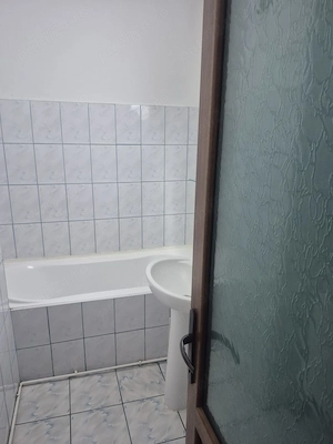 Vând apartament 2 camere în Sighișoara (baragan). - imagine 8