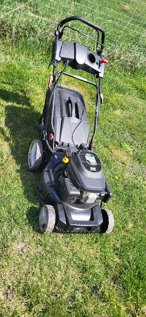 Vand masina tuns iarba gazon