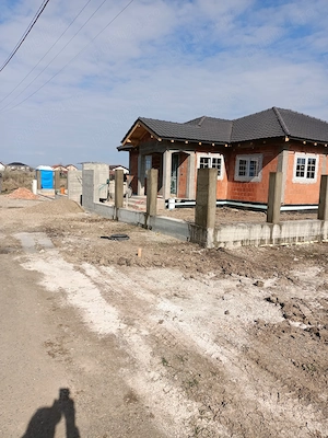 Construiesc case la rosu - imagine 4