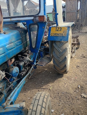 Ford 300 motor an 3 pistoane 45 cai - imagine 4