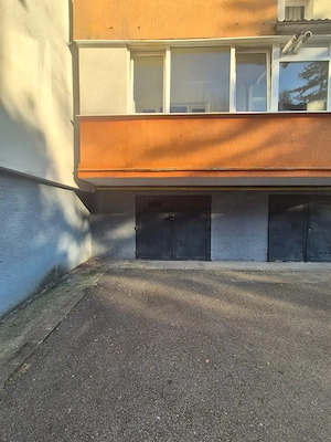 Garaj auto, construit la parterul blocului, ideal pentru loc de parcare  depozitare. Cartier Zorilor