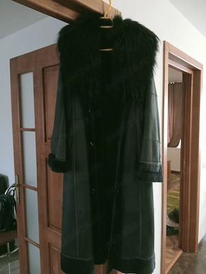 Haină de piele de la casa de moda din Portugalia 