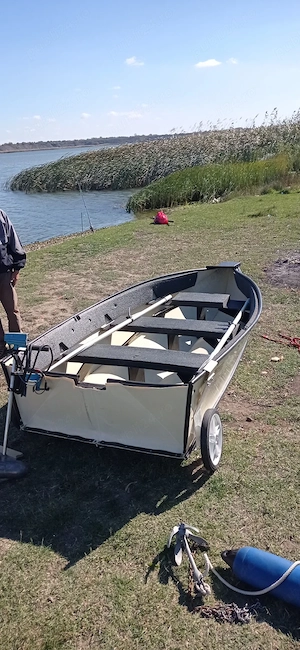 Vand barca pliabila Portabote pentru 3 persoane cu accesorii incluse