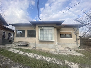 Casa de vânzare în Scorțeni 
