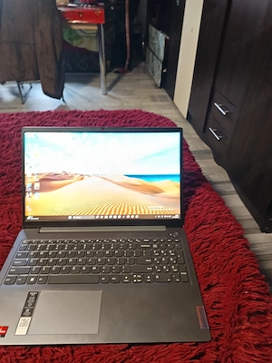 vând laptop