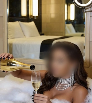 Escorta de Lux, saten inchis, 1, 60 inaltime, 35 de ani, siliconata - imagine 4