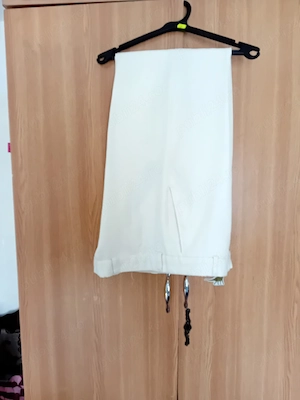  Costum de mire  de culoare alba 