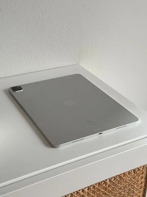 iPad Pro de 12,9 inci (a 5-a generație) cu 512 GB spațiu de stocare